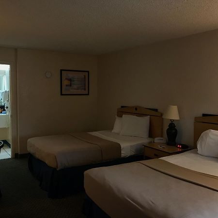 Quality Inn Tampa Lake Magdalene Extérieur photo