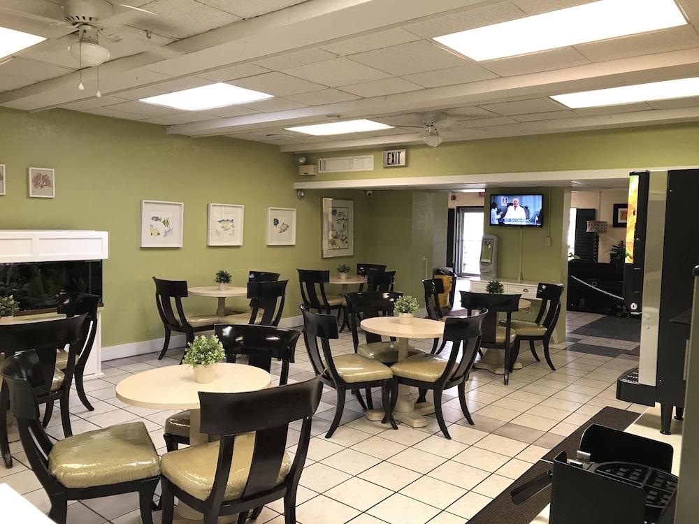 Quality Inn Tampa Lake Magdalene Extérieur photo