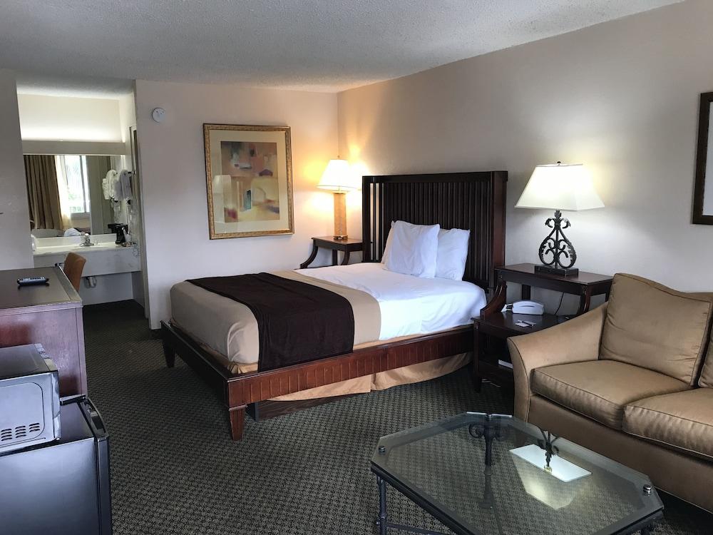 Quality Inn Tampa Lake Magdalene Extérieur photo