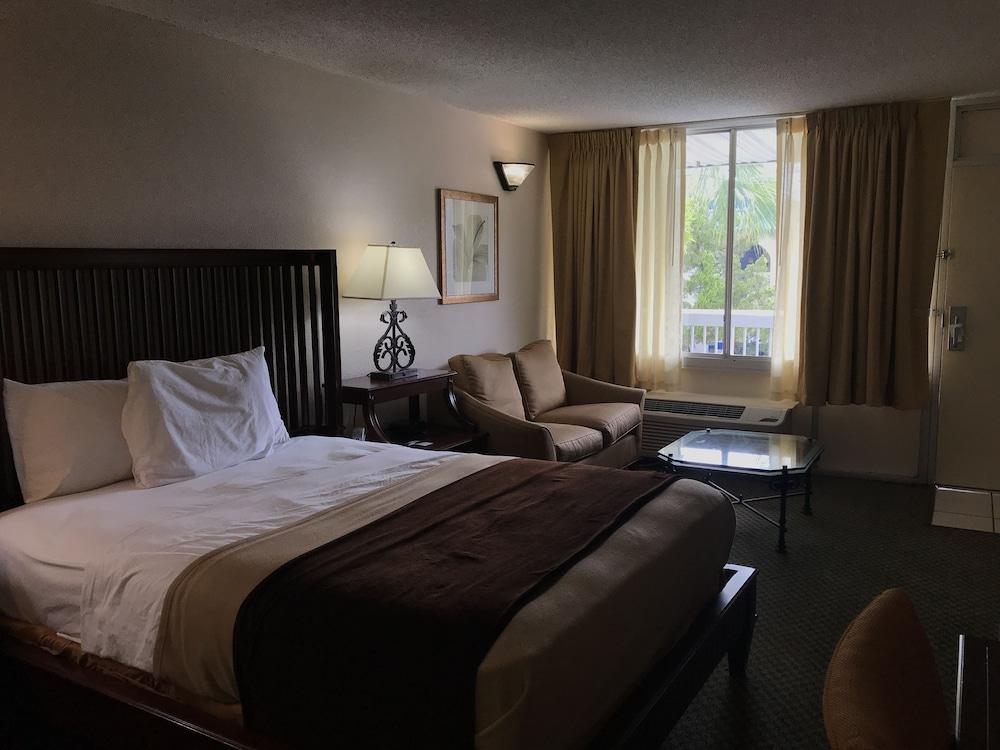 Quality Inn Tampa Lake Magdalene Extérieur photo