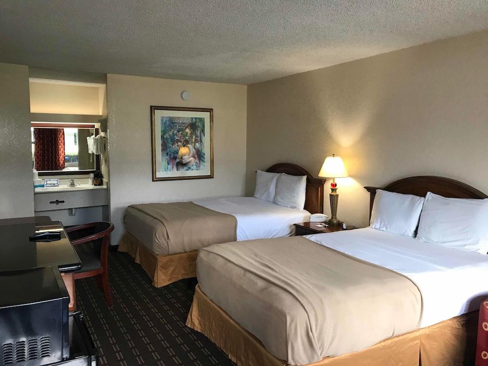 Quality Inn Tampa Lake Magdalene Extérieur photo