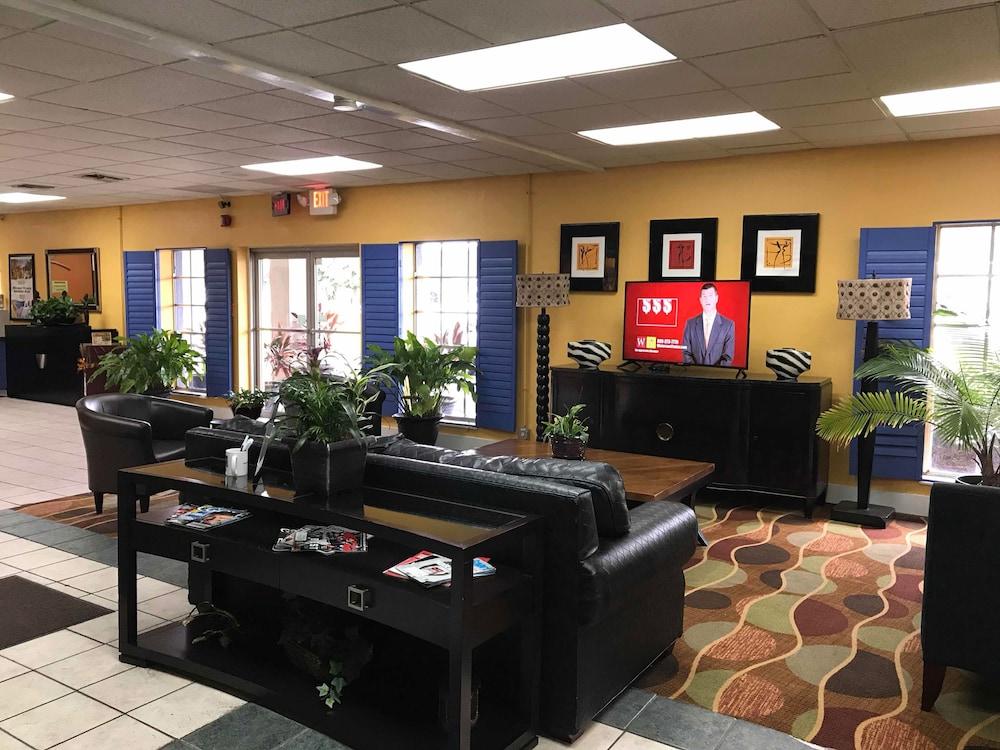 Quality Inn Tampa Lake Magdalene Extérieur photo