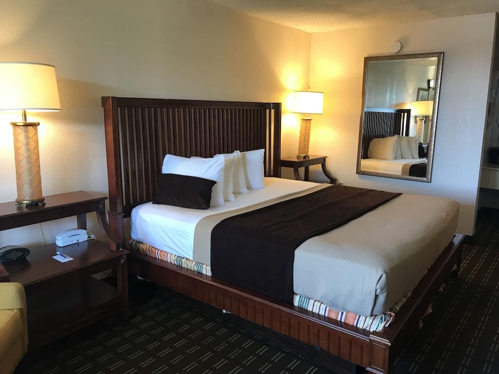 Quality Inn Tampa Lake Magdalene Extérieur photo