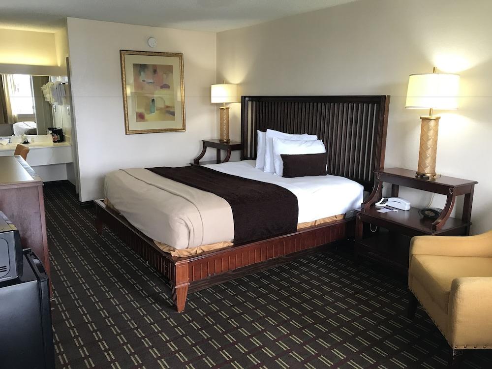 Quality Inn Tampa Lake Magdalene Extérieur photo