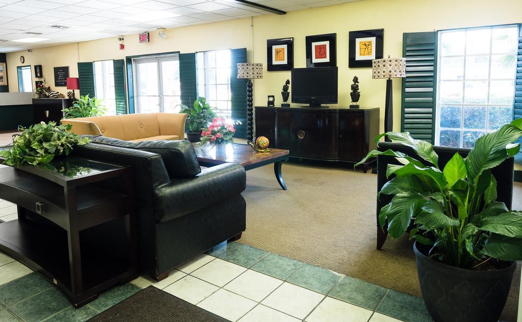 Quality Inn Tampa Lake Magdalene Extérieur photo