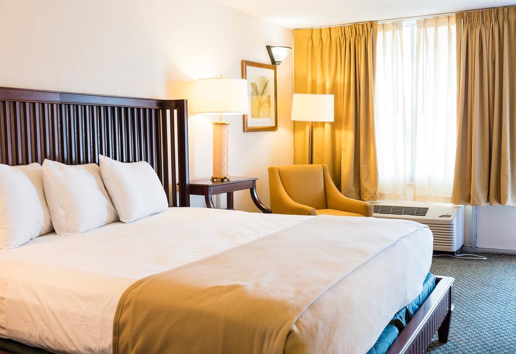 Quality Inn Tampa Lake Magdalene Extérieur photo