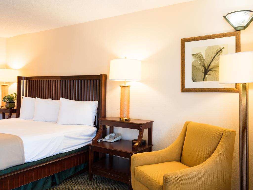 Quality Inn Tampa Lake Magdalene Extérieur photo
