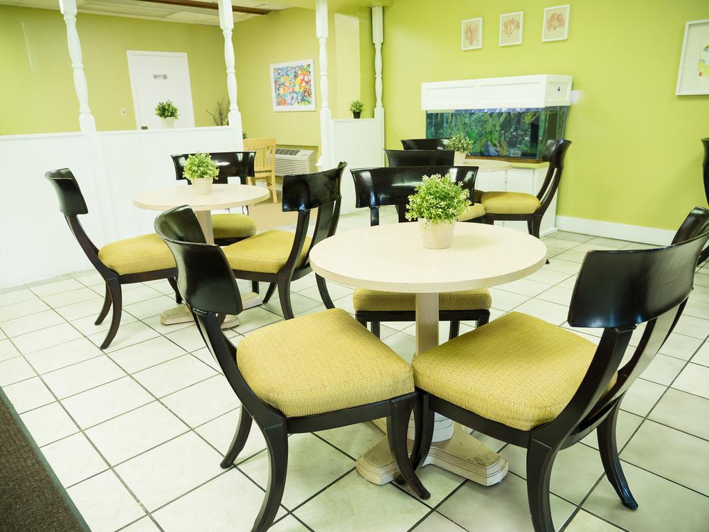 Quality Inn Tampa Lake Magdalene Extérieur photo