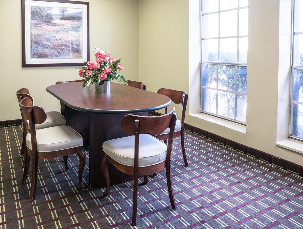 Quality Inn Tampa Lake Magdalene Extérieur photo