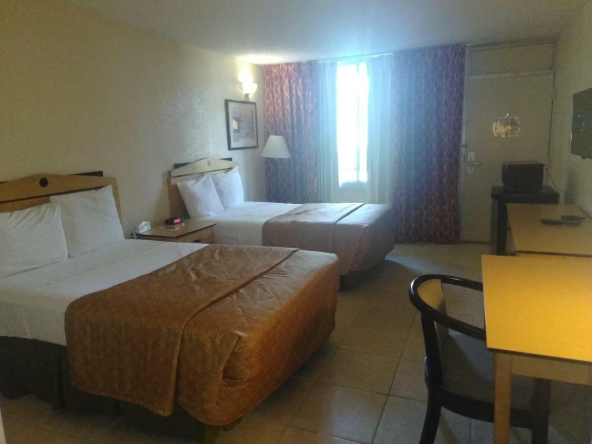 Quality Inn Tampa Lake Magdalene Extérieur photo